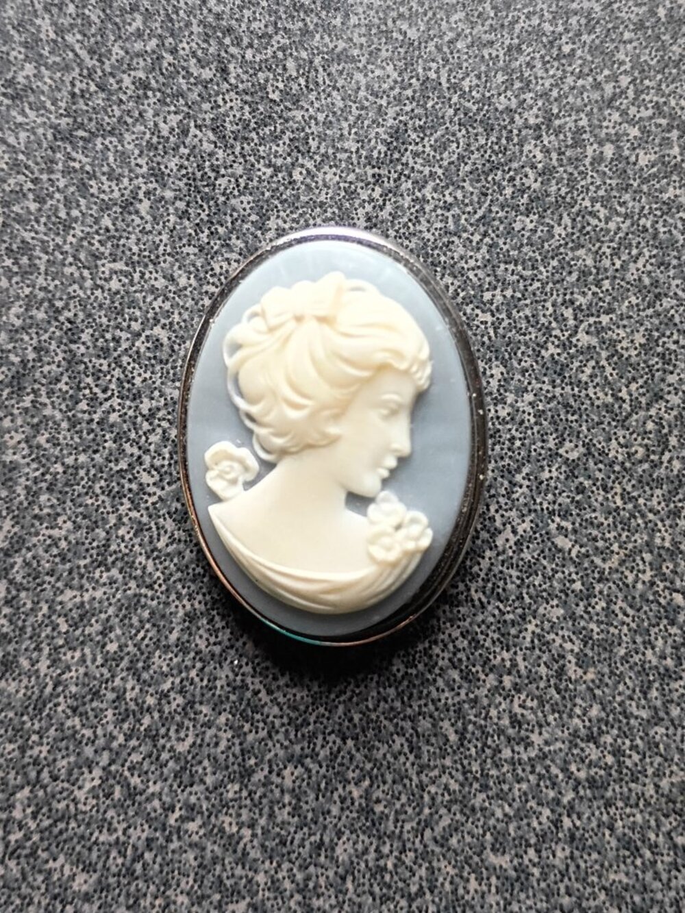 Vintage Trifari Cameo Brooch Pin